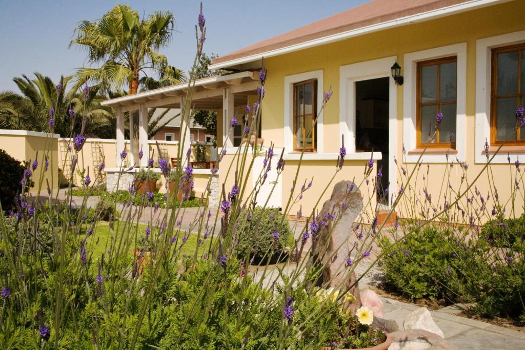 סווקופמונד Cornerstone Guesthouse מראה חיצוני תמונה