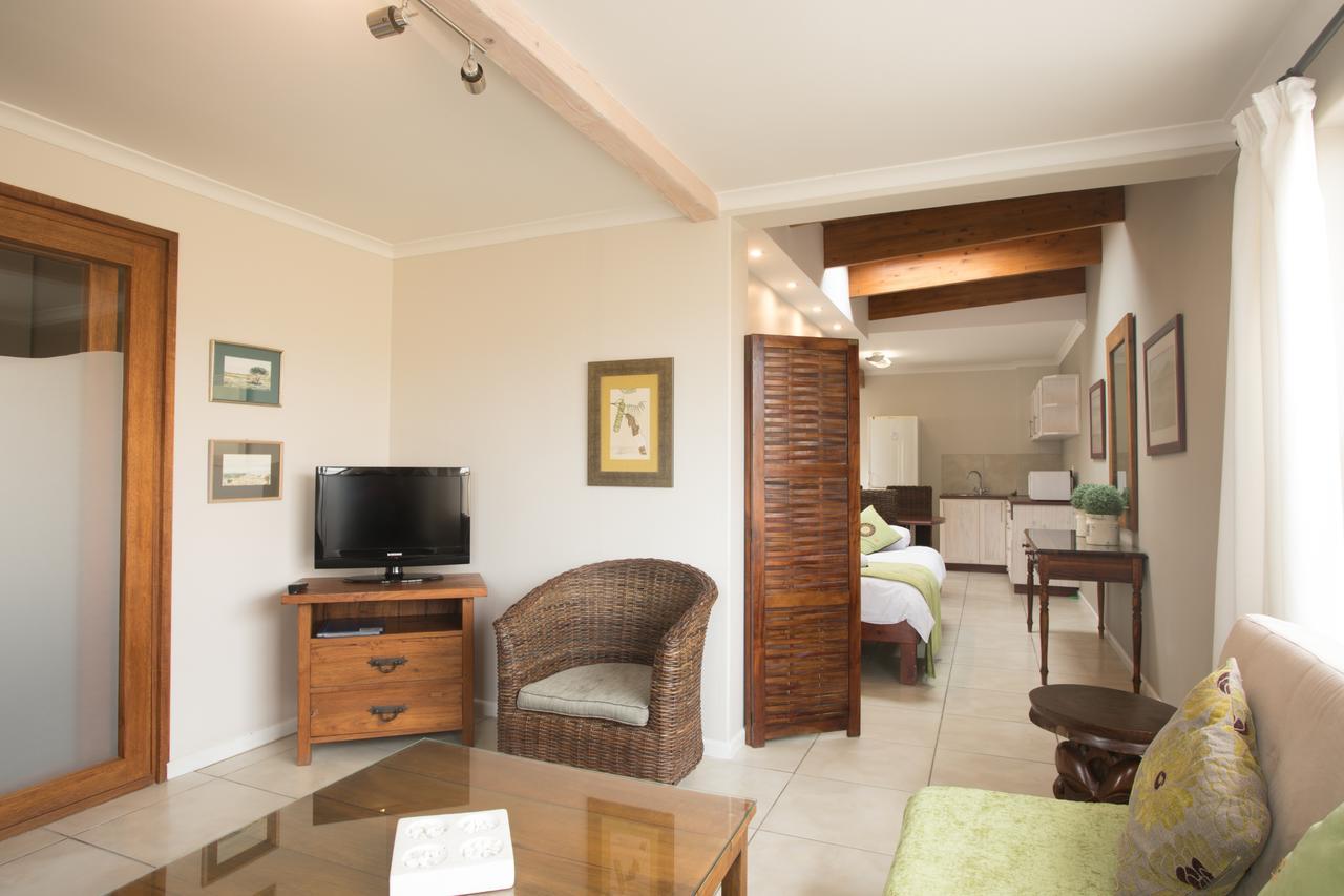 סווקופמונד Cornerstone Guesthouse מראה חיצוני תמונה