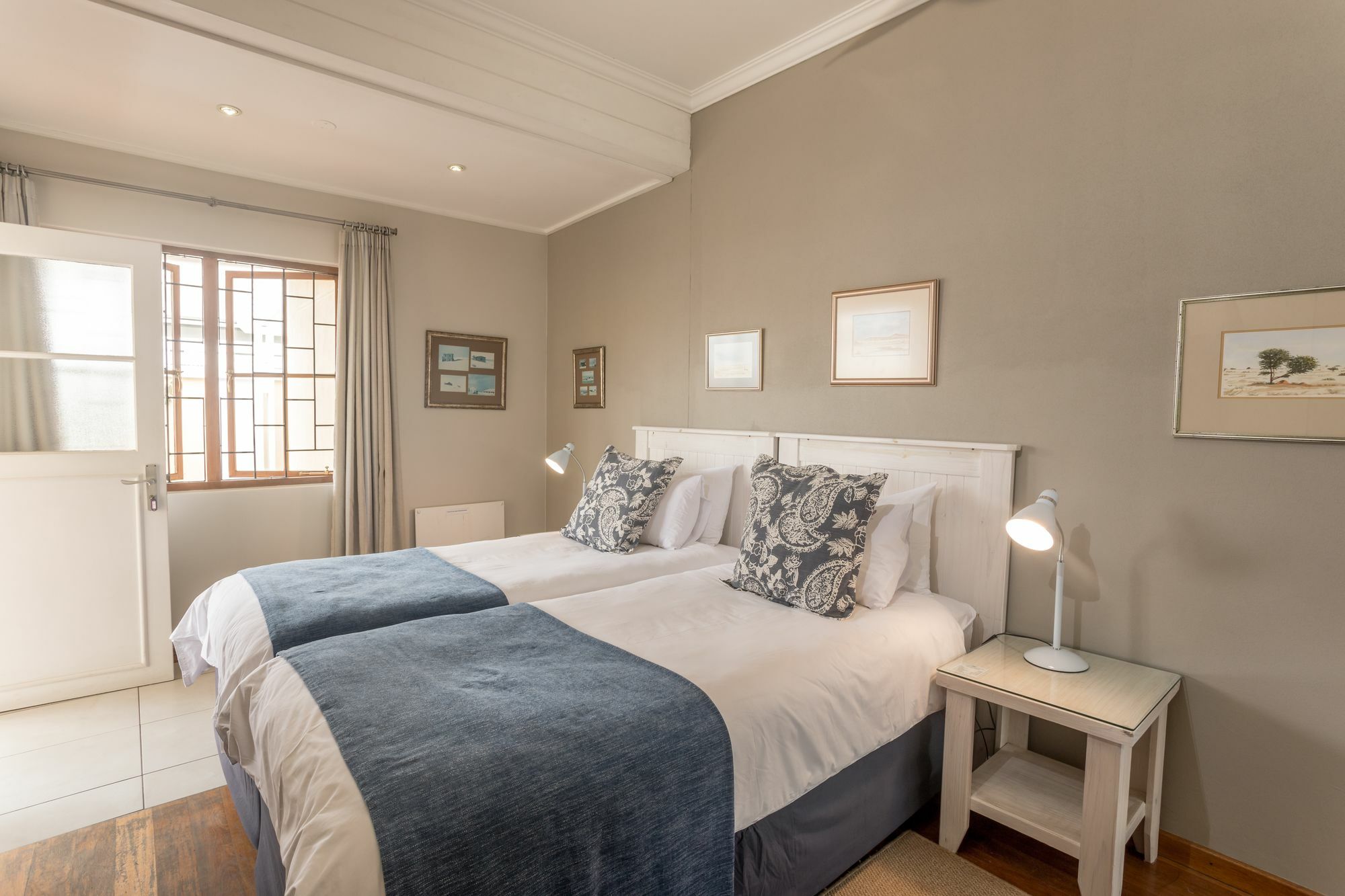 סווקופמונד Cornerstone Guesthouse מראה חיצוני תמונה